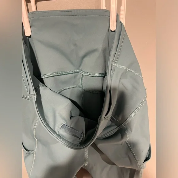 Women’s Lululemon leggings blue size 4. - Picture 5 of 10